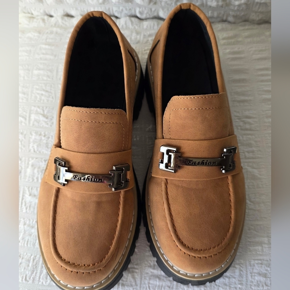 Elegant Women's Brown Loafers with Black Sole - Picture 2 of 7